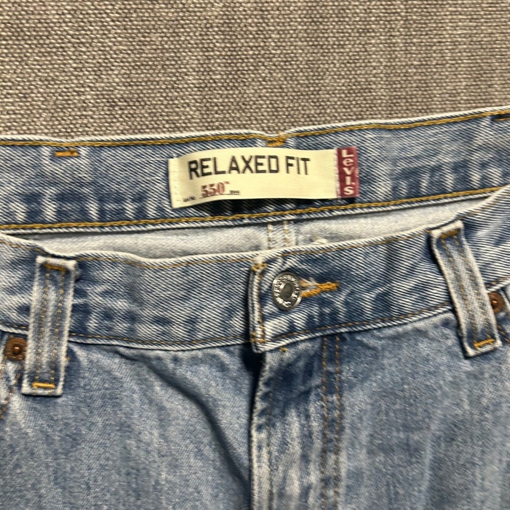Levi's 550 Relaxed Fit Jeans Mens 38x32 Light Wash Blue Tapered Leg Denim - Picture 4 of 10